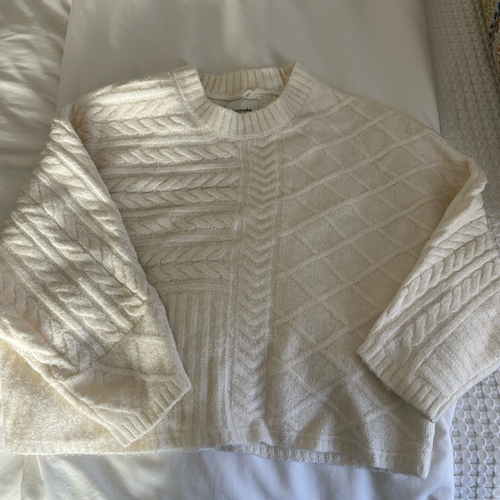 Abercrombie cropped cozy sweater